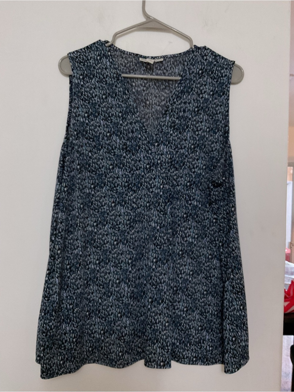 Dana Buchman Navy/White V-Neck Sleeveless Camisole
